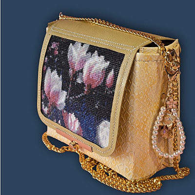 Handtasche in Gelb mit Goldkettchen und Diamond Bild